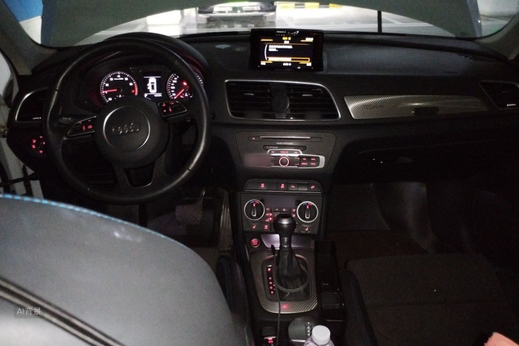 Audi Q3 2019 car image #11