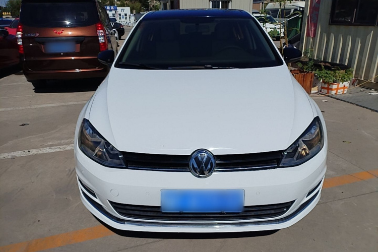 Volkswagen Golf 2017 car image #3