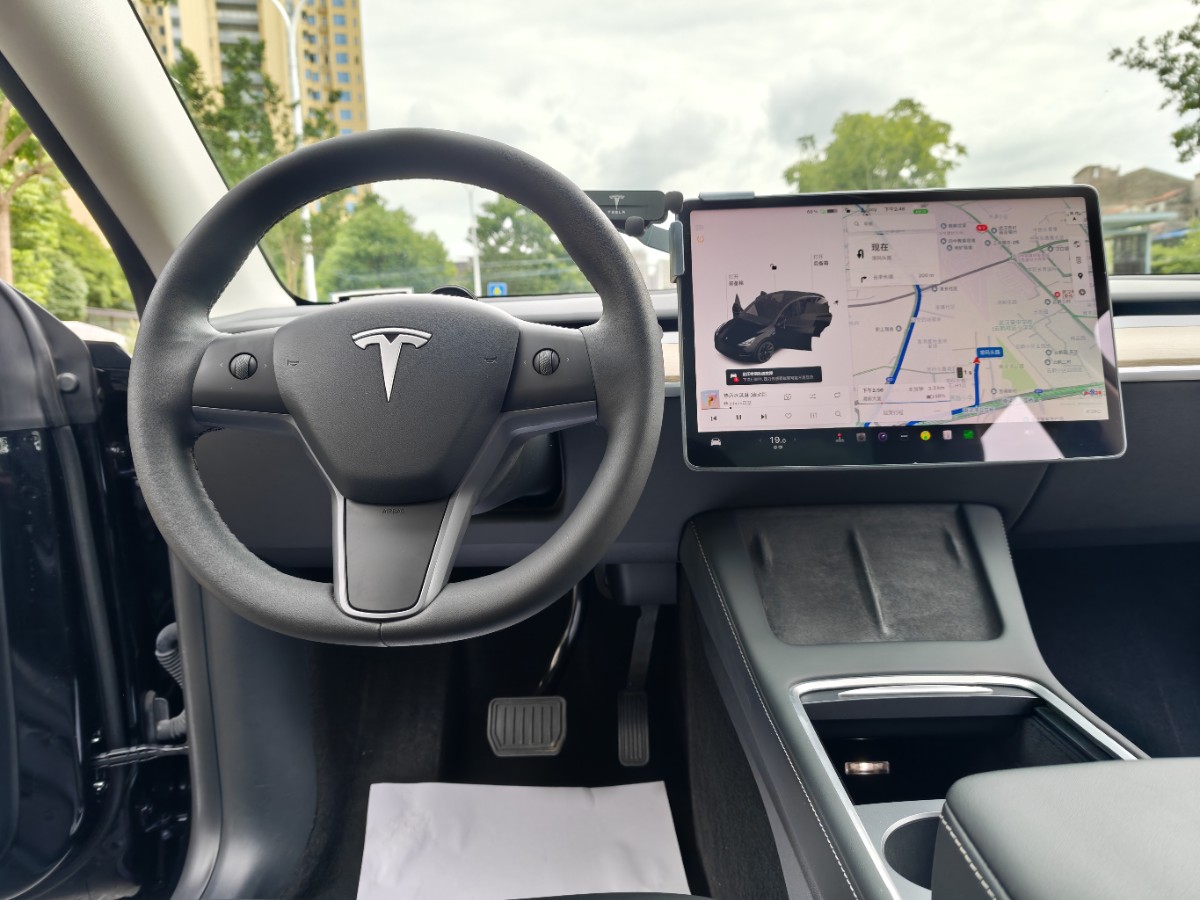 Tesla Model Y 2022 #3 Tesla Model Y 2022 car image #3