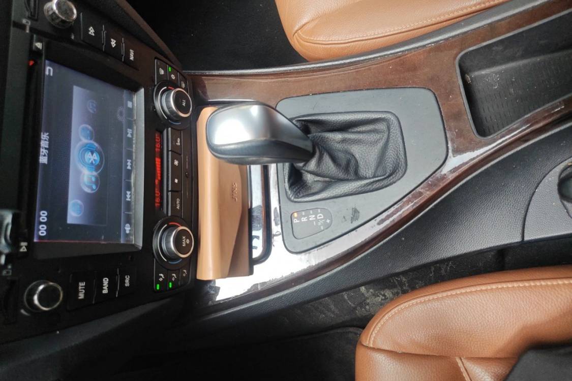 BMW 3 Series 2011 car image #29