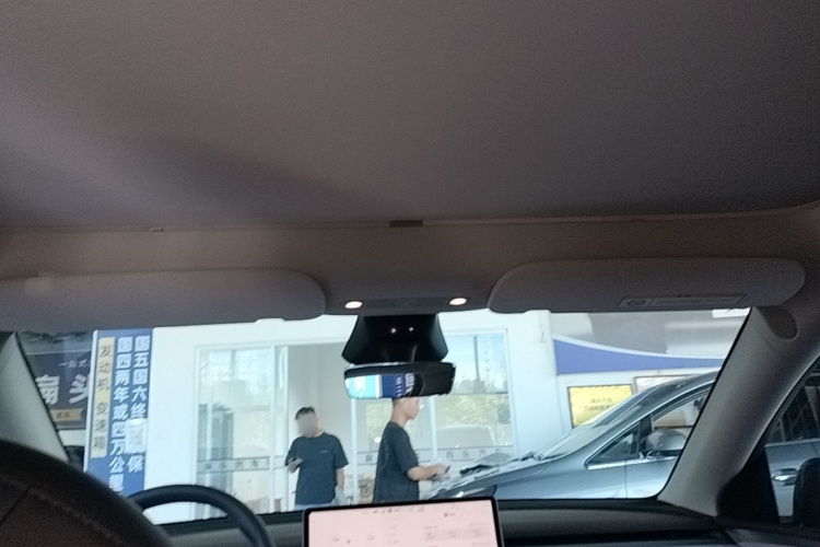 Tesla Model Y 2024 immagine di auto #18