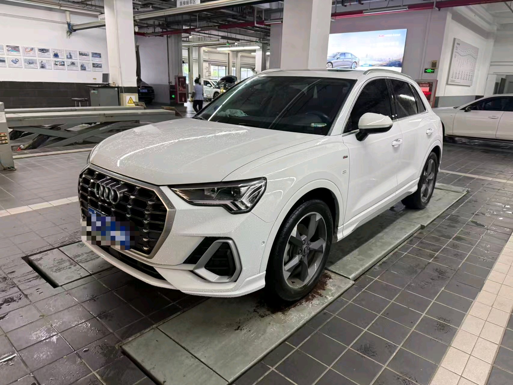 Audi Q3 2023 Audi Q3 2023 car image