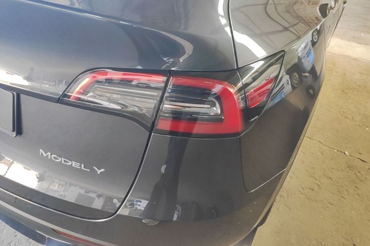 Tesla Model Y 2024 #8 Tesla Model Y 2024 car image #8