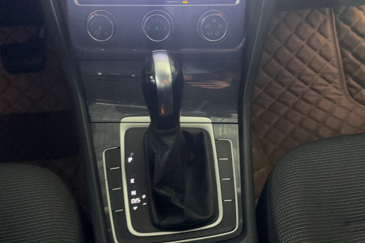 Volkswagen Golf 2018 #18 Volkswagen Golf 2018 car image #18