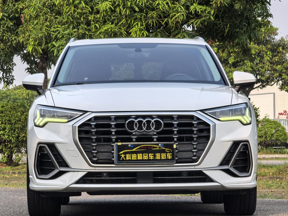Audi Q3 2020 car image #2