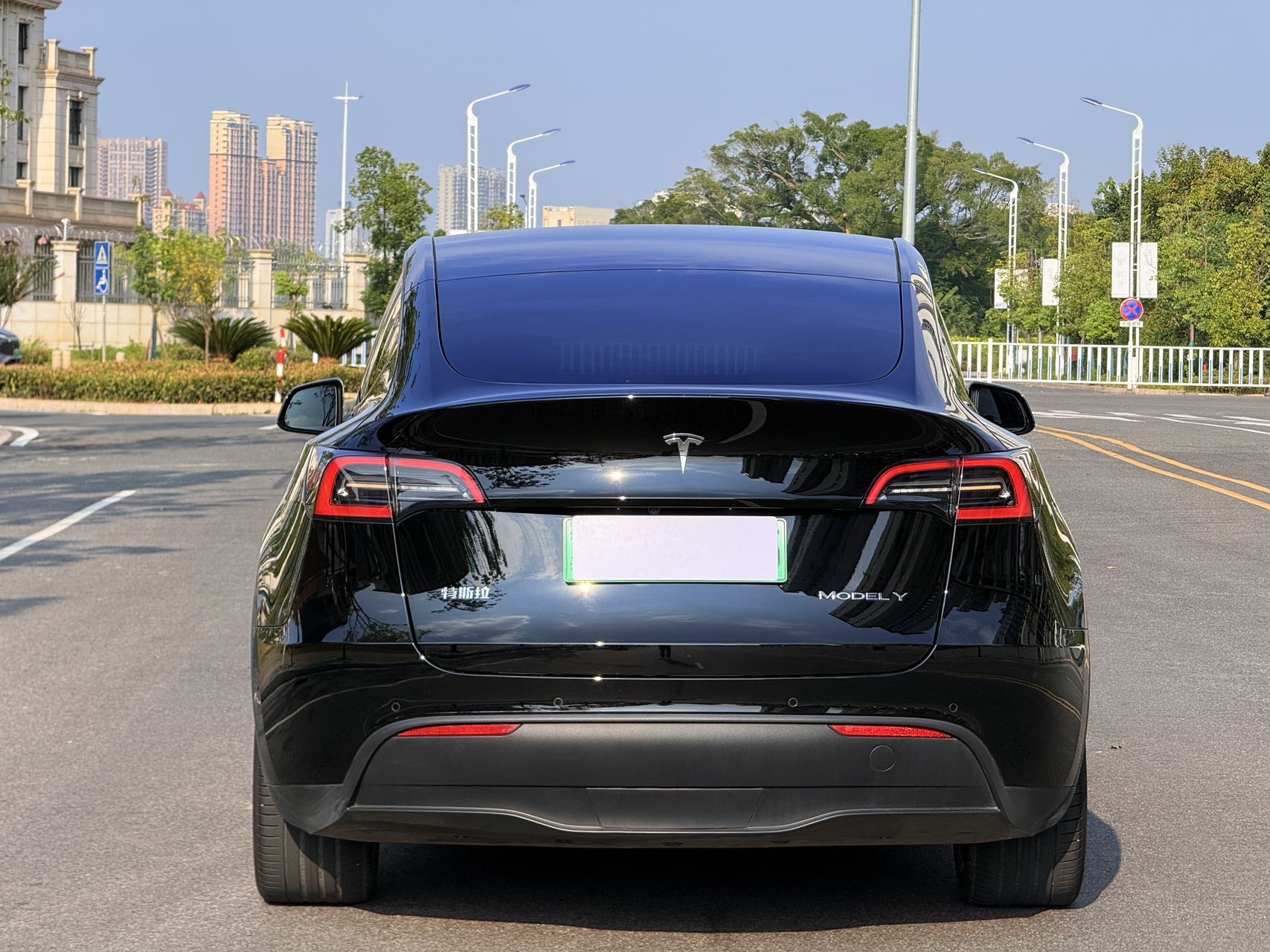 Tesla Model Y 2023 #8 Tesla Model Y 2023 car image #8