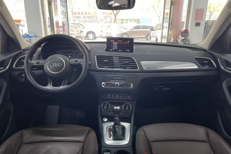 Audi Q3 2016 car image #10