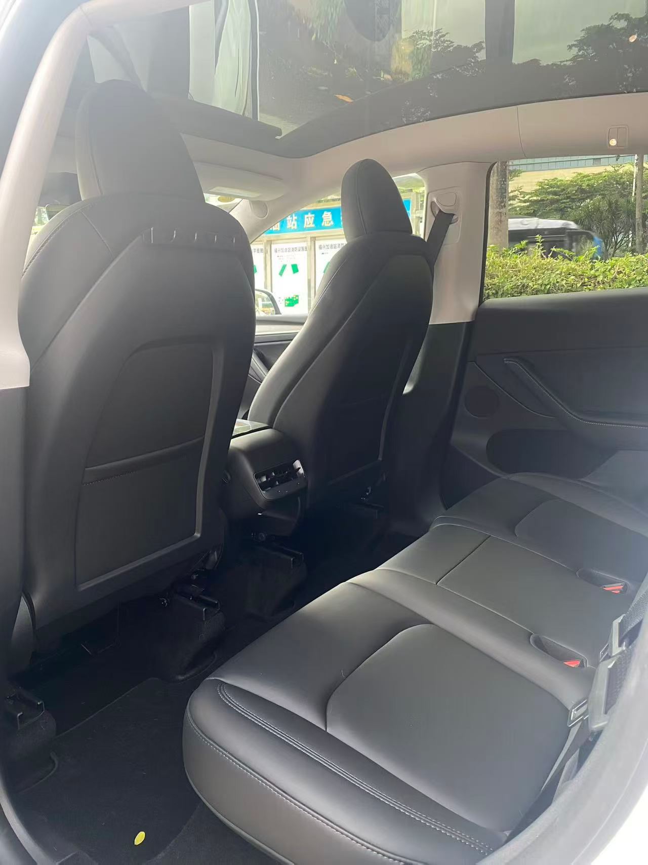 Tesla Model Y 2024 #5 Tesla Model Y 2024 car image #5