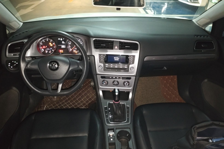 Volkswagen Golf 2017 car image #10