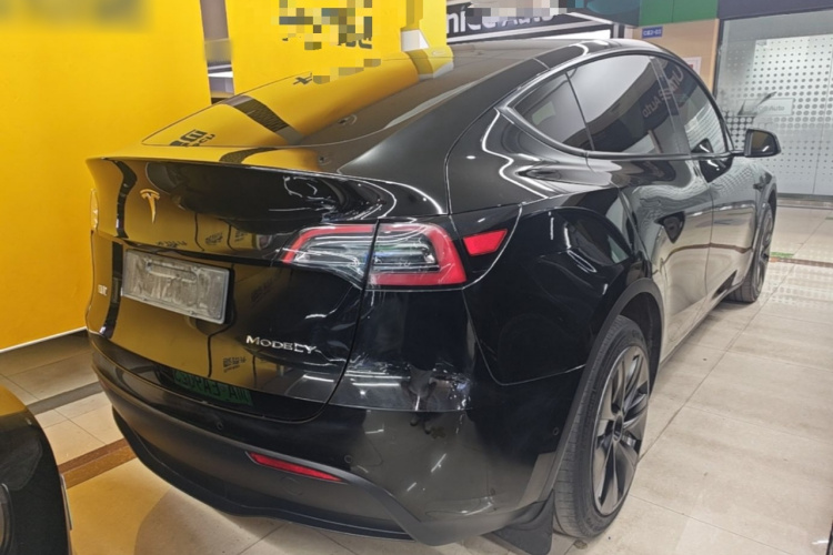 Tesla Model Y 2023 car image #5