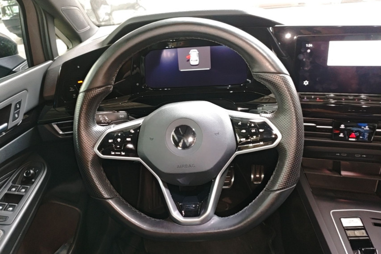 Volkswagen Golf 2021 car image #12