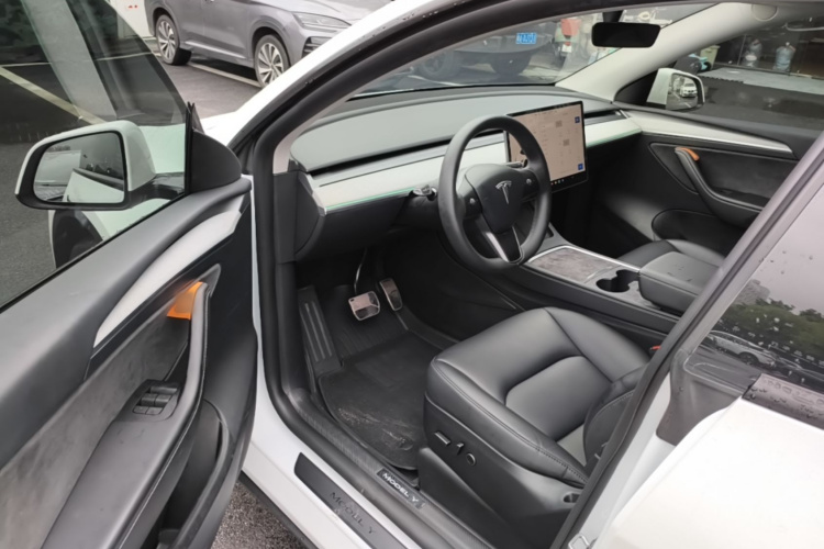 Tesla Model Y 2024 #16 Tesla Model Y 2024 car image #16