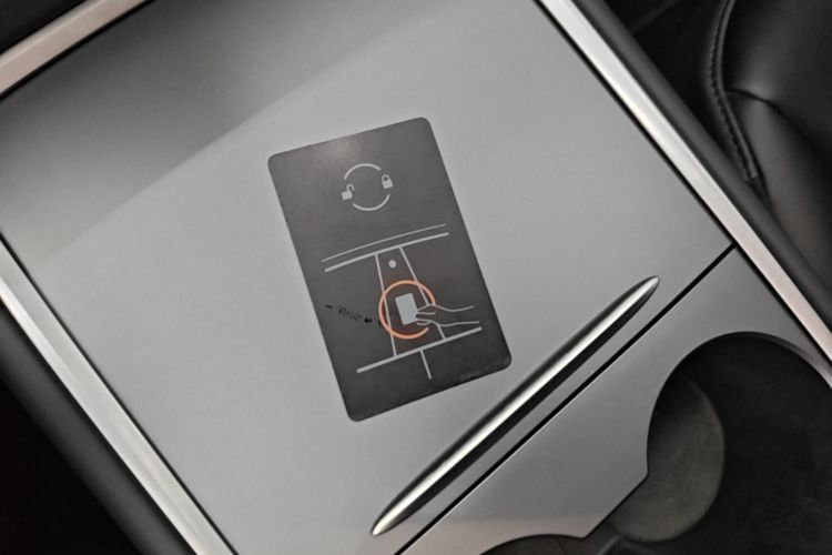 Tesla Model 3 2022 car image #9