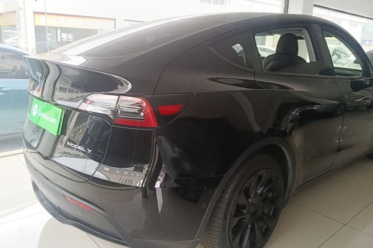 Tesla Model Y 2022 car image #7