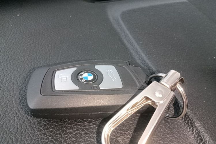 BMW 3 Series 2019 immagine di auto #9
