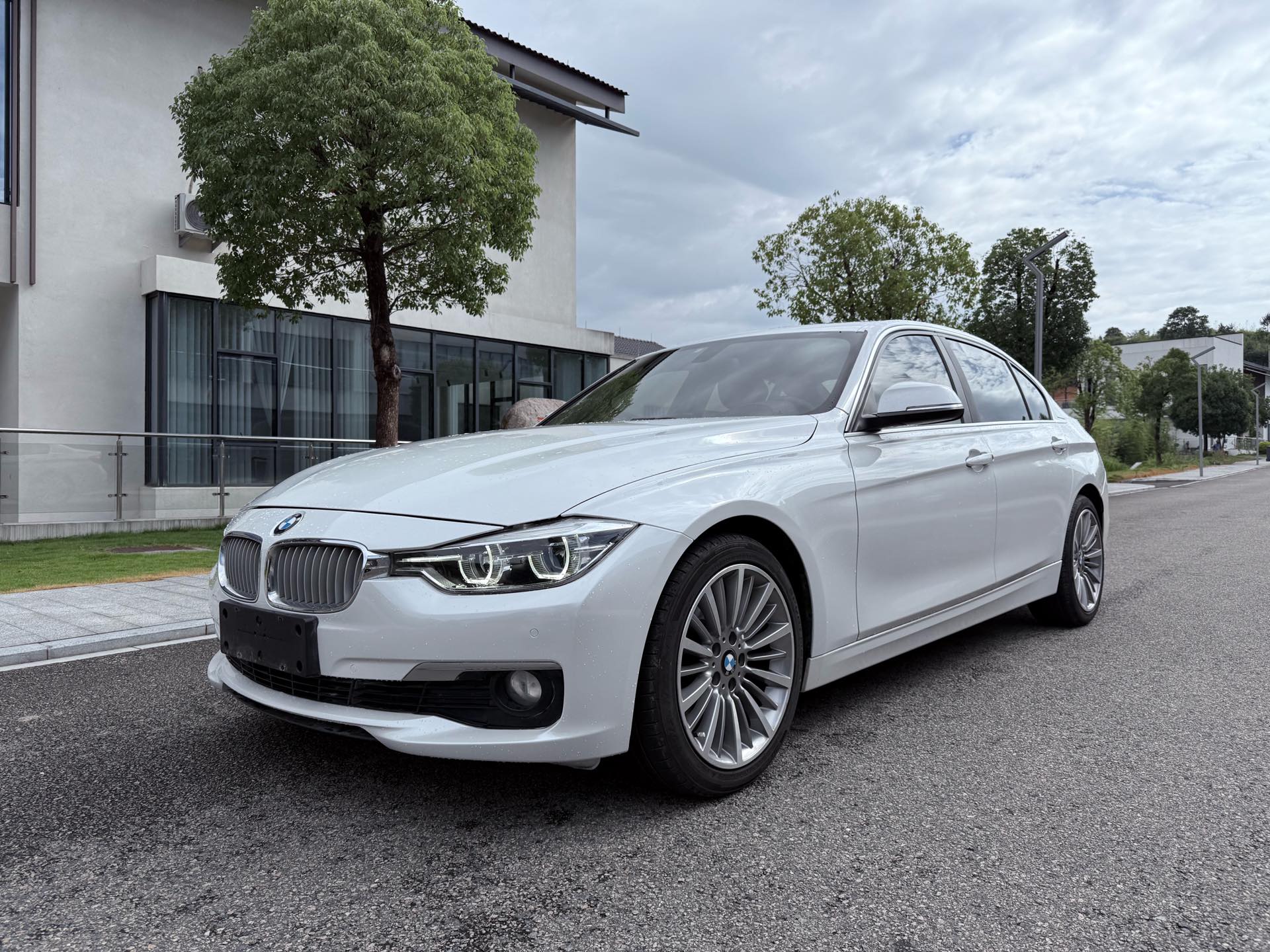 BMW 3 Series 2019 BMW 3 Series 2019 car image