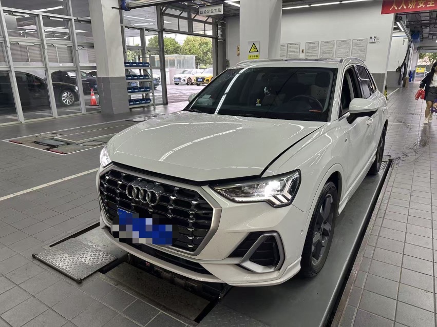 Audi Q3 2023 Audi Q3 2023 immagine di auto