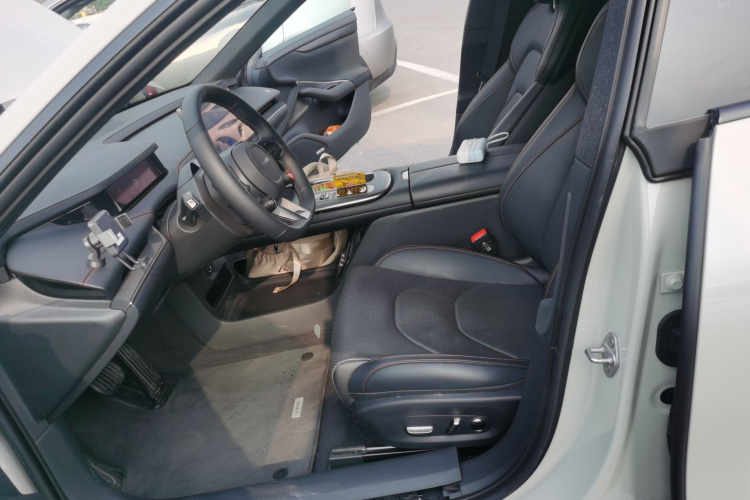 MI SU7 2024 immagine di auto #15