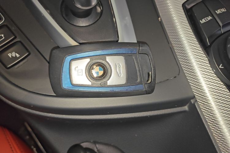 BMW 3 Series 2019 car image #9