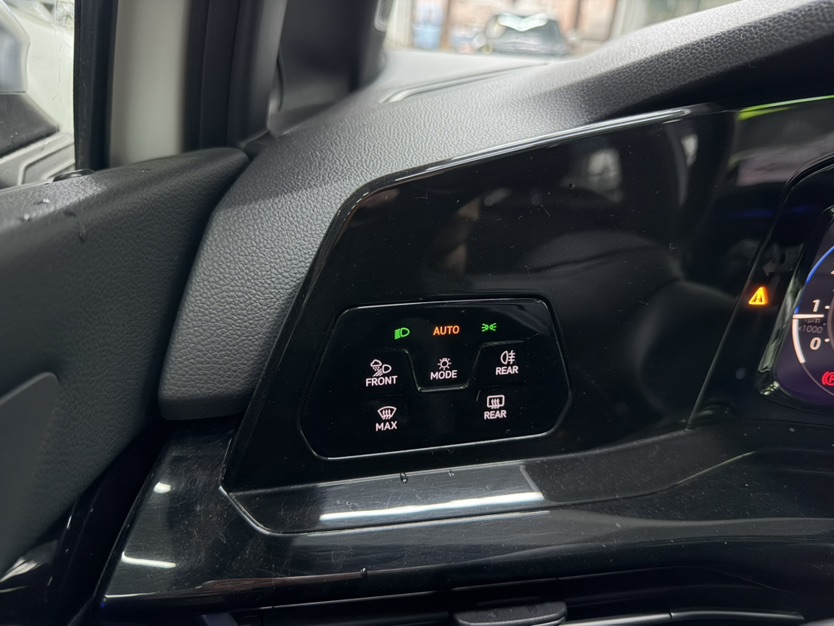 Volkswagen Golf 2023 car image #15