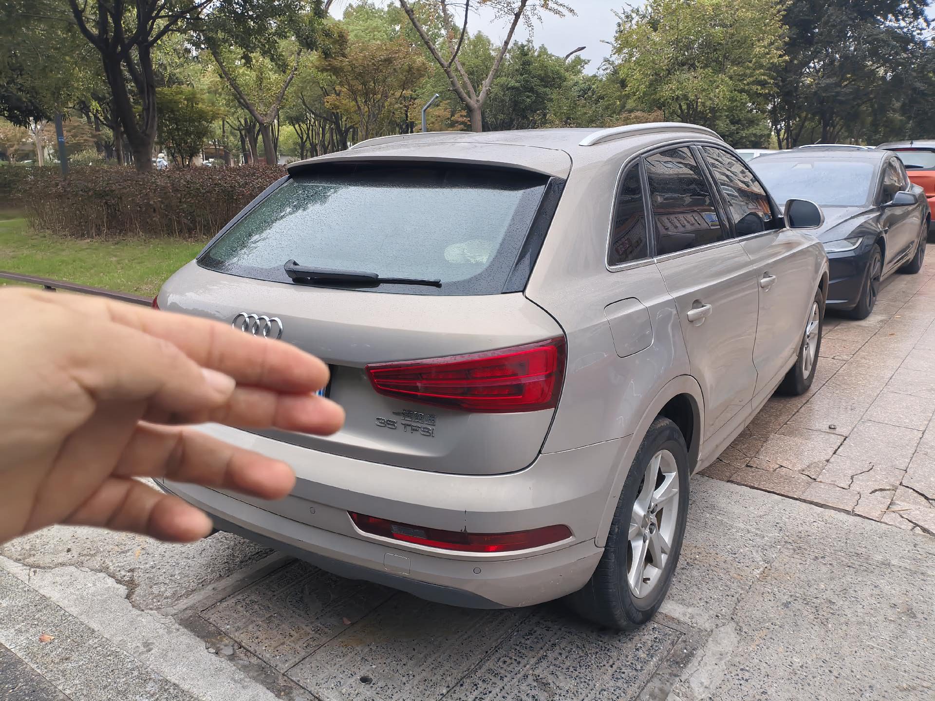 Audi Q3 2018 car image #2