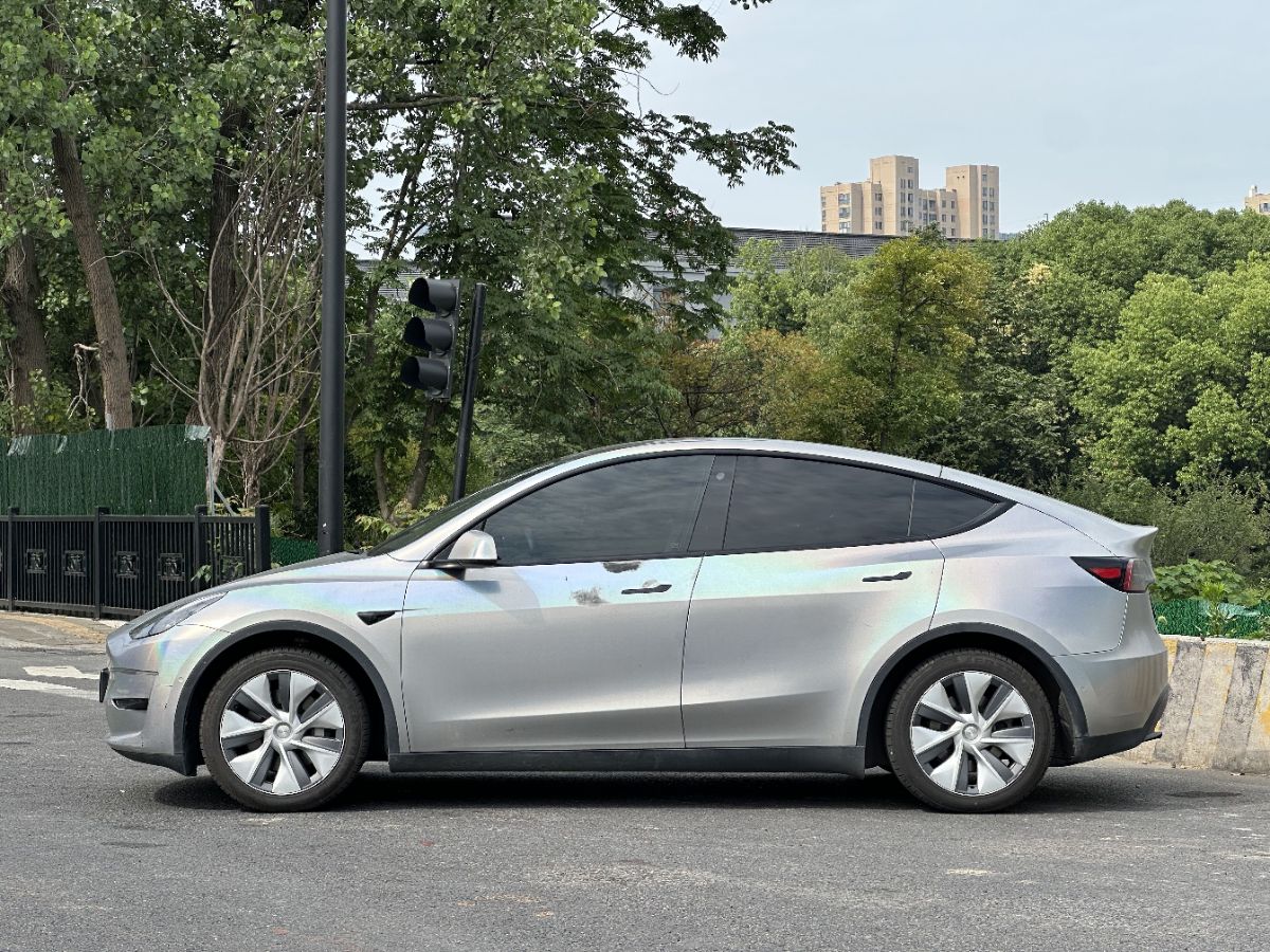 Tesla Model Y 2022 car image #3