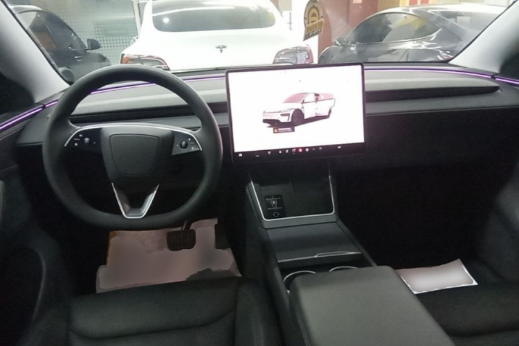 Tesla Model Y 2025 #10 Tesla Model Y 2025 car image #10