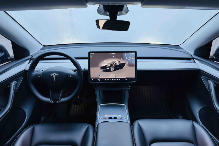 Tesla Model Y 2024 #10 Tesla Model Y 2024 car image #10