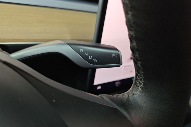 Tesla Model Y 2022 car image #18