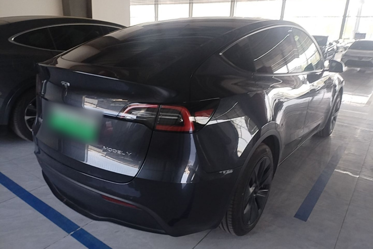 Tesla Model Y 2024 #7 Tesla Model Y 2024 immagine di auto #7