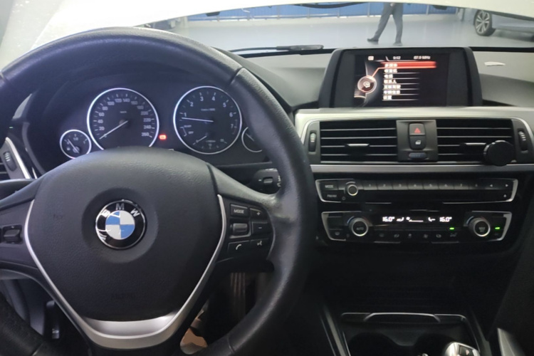 BMW 3 Series 2017 car image #10