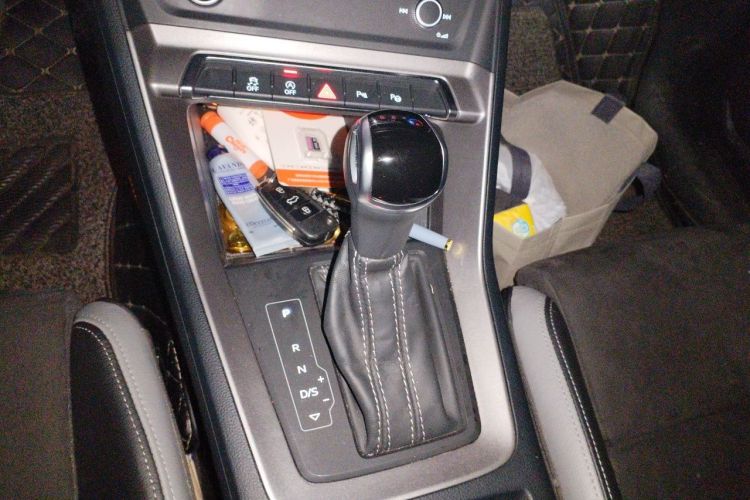 Audi Q3 2021 car image #14