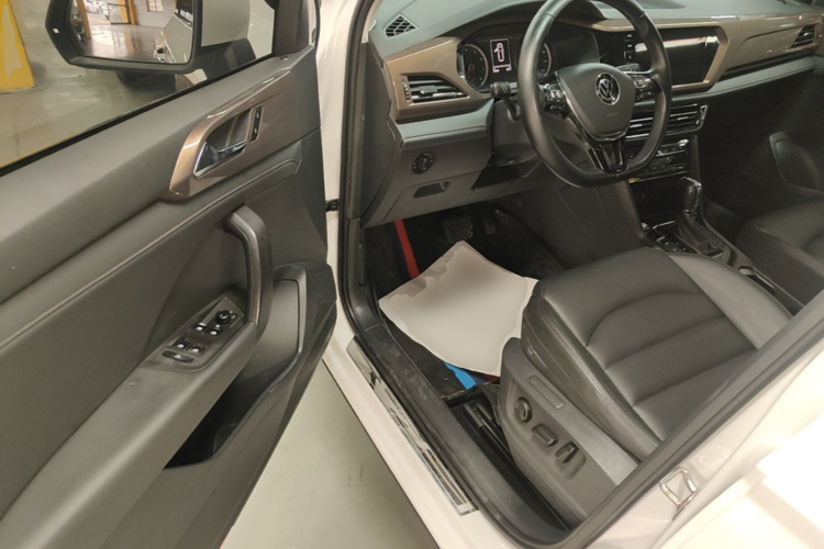 Volkswagen Tharu 2022 صورة سيارة #16