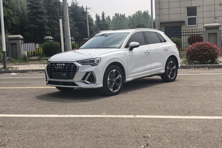 Audi Q3 2020 car image #2