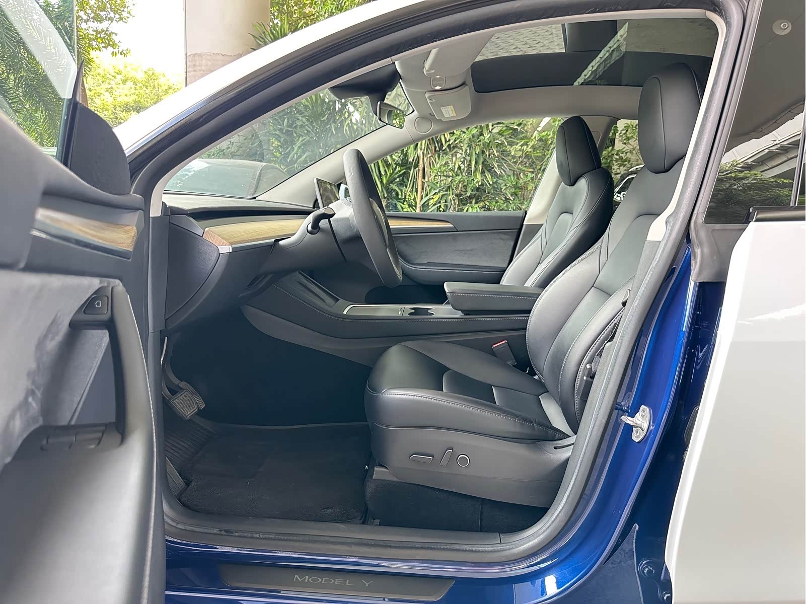 Tesla Model Y 2023 car image #9
