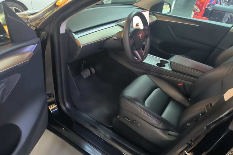 Tesla Model Y 2021 #16 Tesla Model Y 2021 car image #16