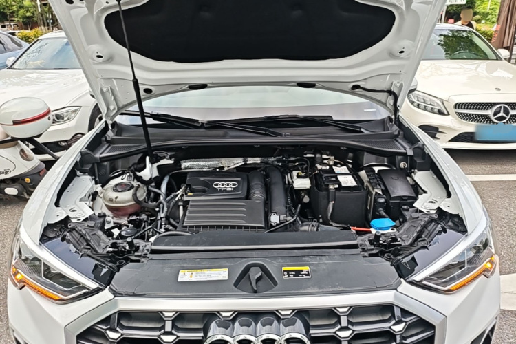 Audi Q3 2020 car image #20