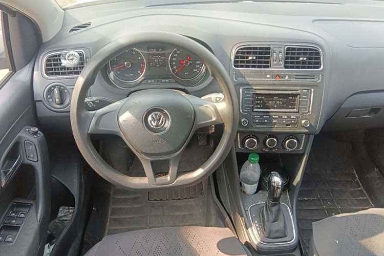 Volkswagen Polo 2015 #12 Volkswagen Polo 2015 car image #12