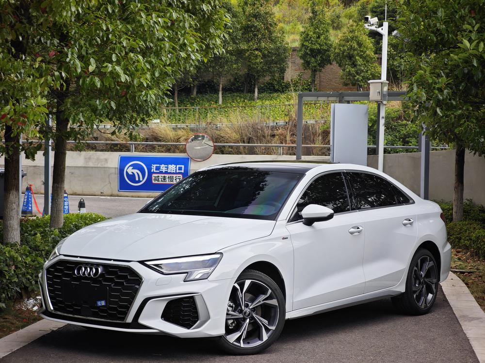 Audi A3 2024 immagine di auto 