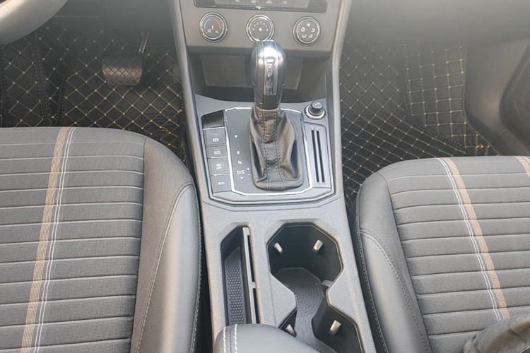 Volkswagen Lavida 2018 car image #14