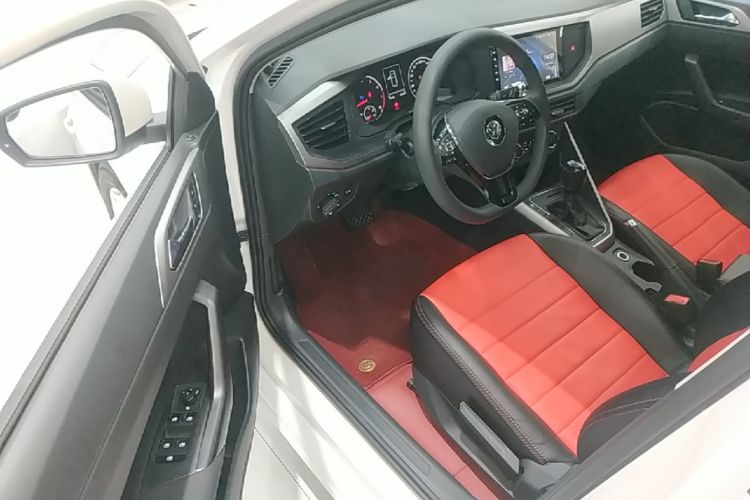 Volkswagen Polo 2020 car image #12