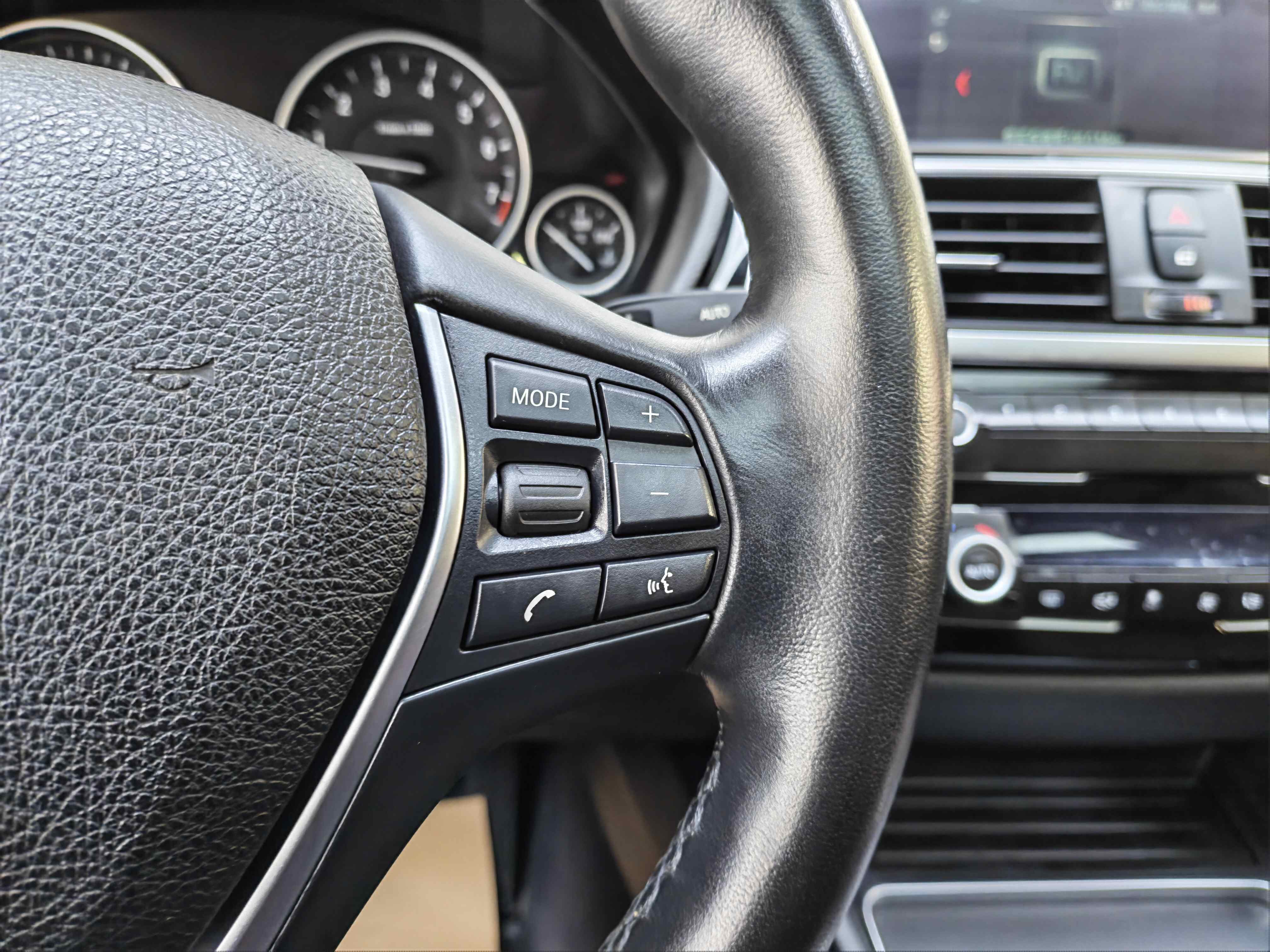 BMW 3 Series 2018 car image #8