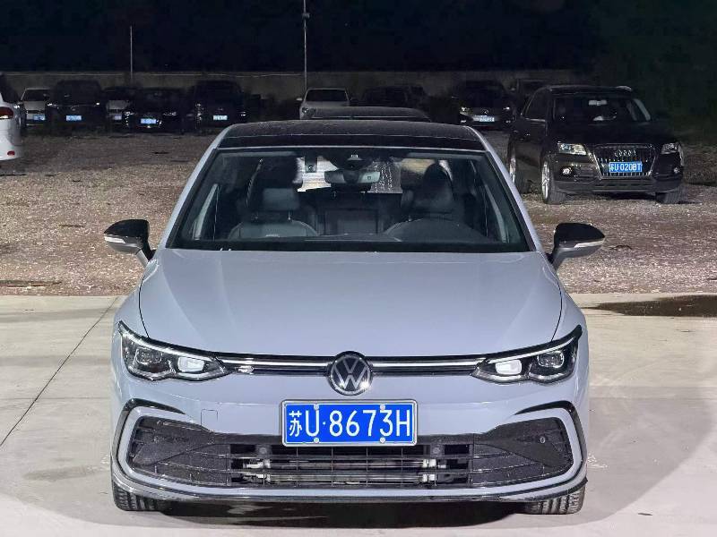 Volkswagen Golf 2022 car image #2