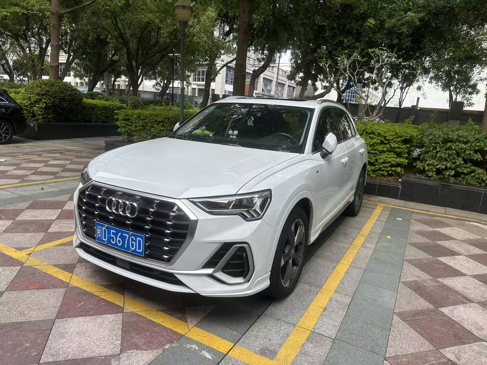 Audi Q3 2019 car image #4