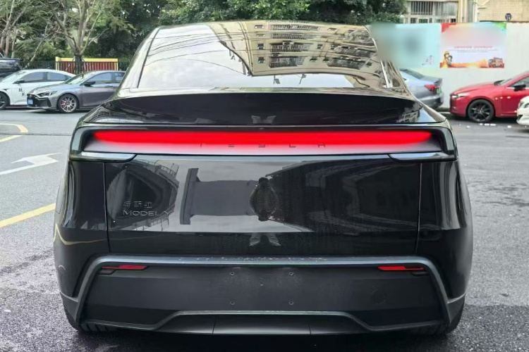 Tesla Model Y 2026 car image #6