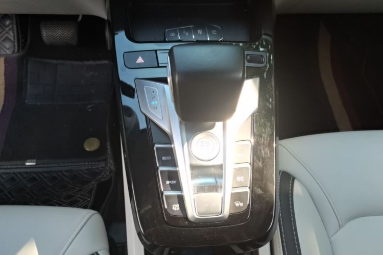 BYD Yuan Pro 2022 immagine di auto #14