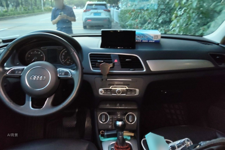 Audi Q3 2019 car image #11