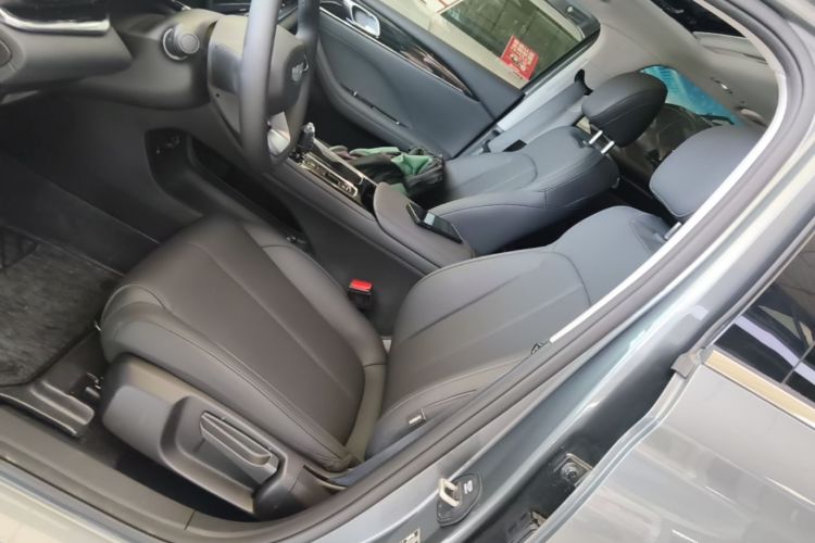 GEELY Emgrand 2025 #15 GEELY Emgrand 2025 car image #15