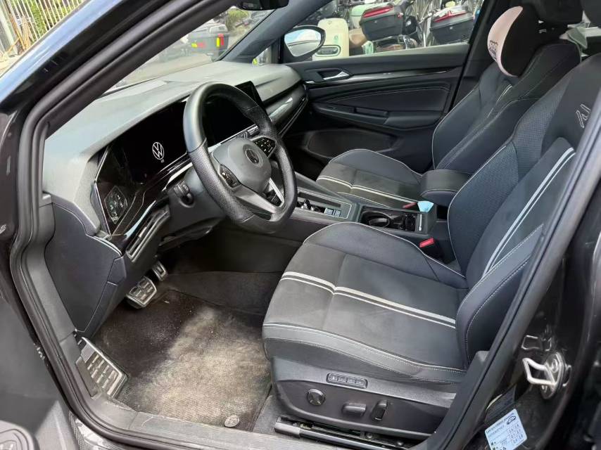 Volkswagen Golf 2021 car image #3
