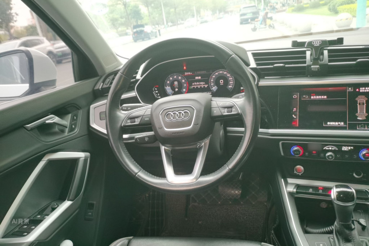 Audi Q3 2021 car image #12